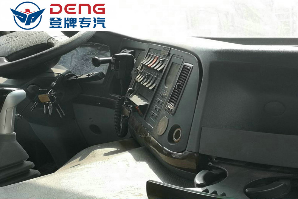 豪沃8噸泡沫消防車_08