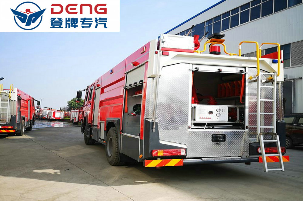 豪沃8噸泡沫消防車_09