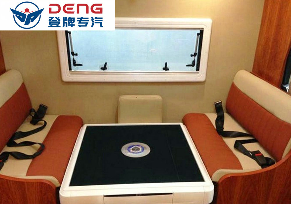 依維柯C型雙拓展房車_10